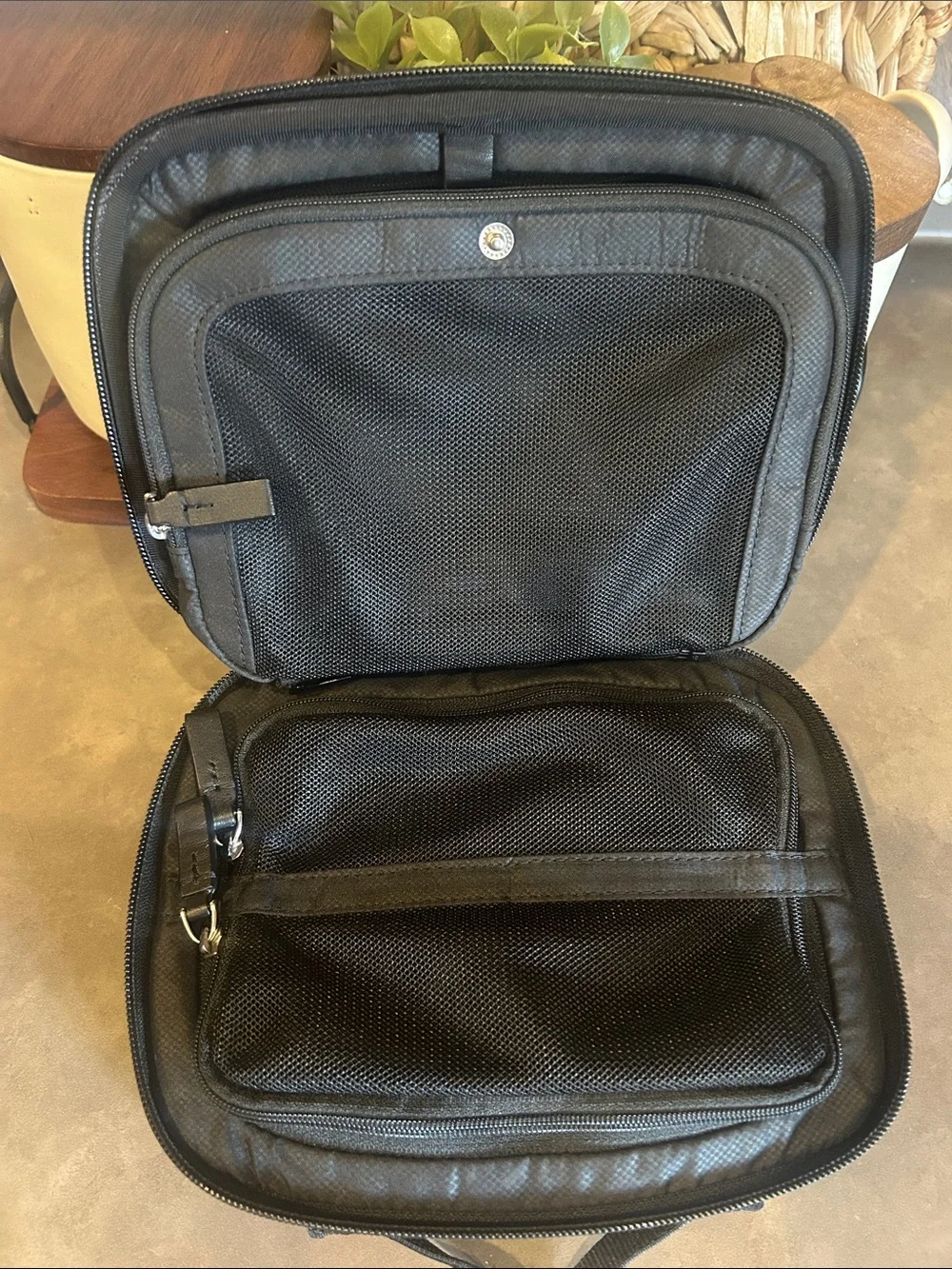 TUMI travel Organizer Toiletry Hard Shell Case Ballistic Nylon Removable Pouch